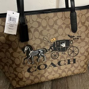 Coach City Tote In Signature Canvas  with Halloween horse carriage🎃🎃😺